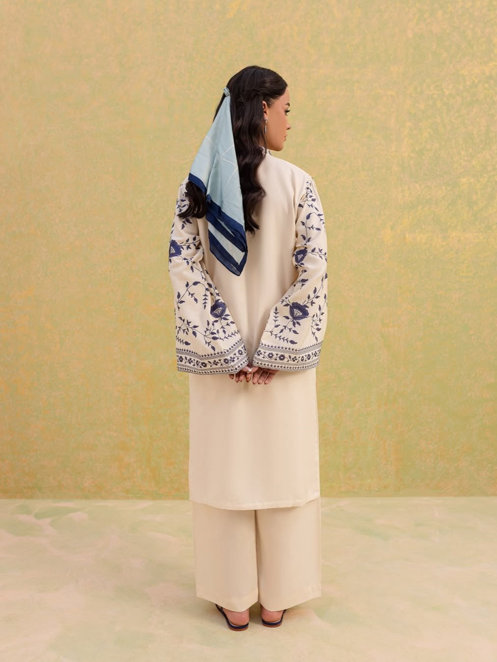 Bluepret β Embroidered 2-Piece Arabic Lawn Set