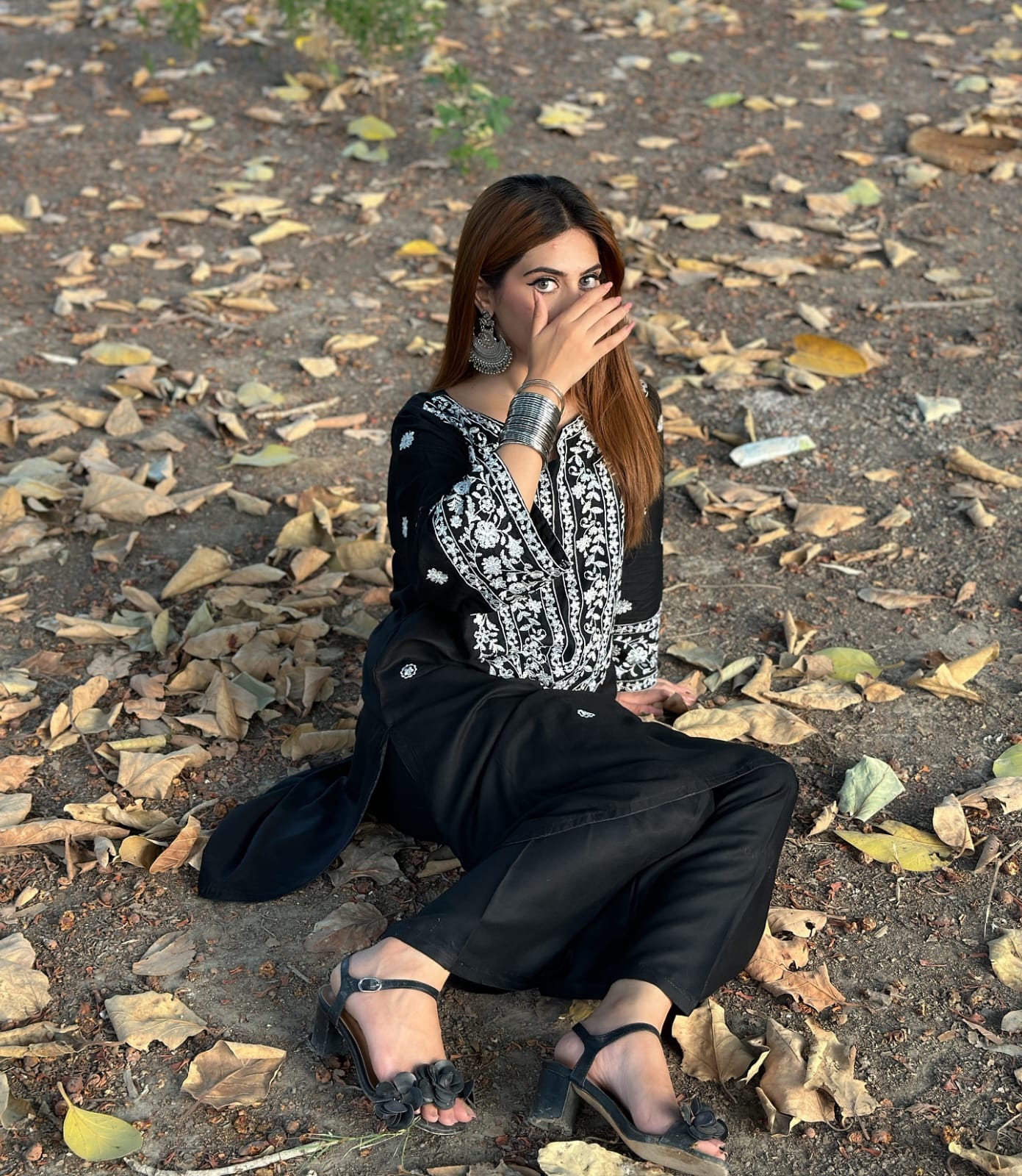 HINA β Embroidered Elegance 2-piece stitched set