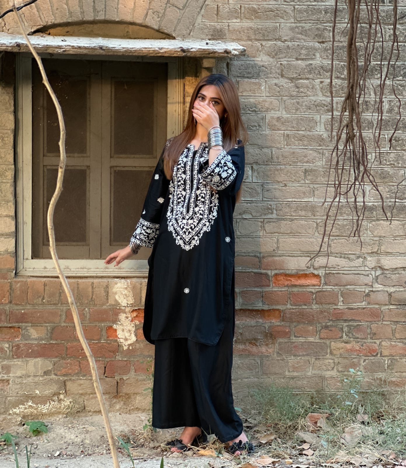 HINA β Embroidered Elegance 2-piece stitched set