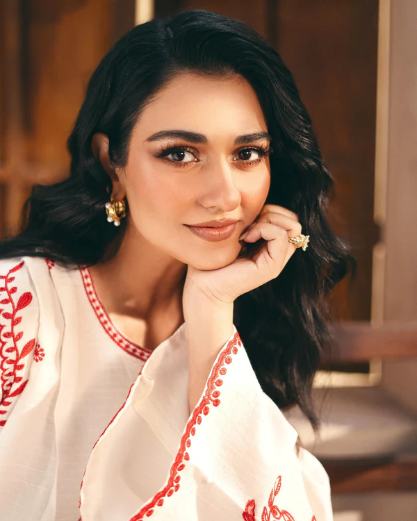 Alyana β Embroidered 2-Piece Arabic Lawn Set (Shirt & Plazo)