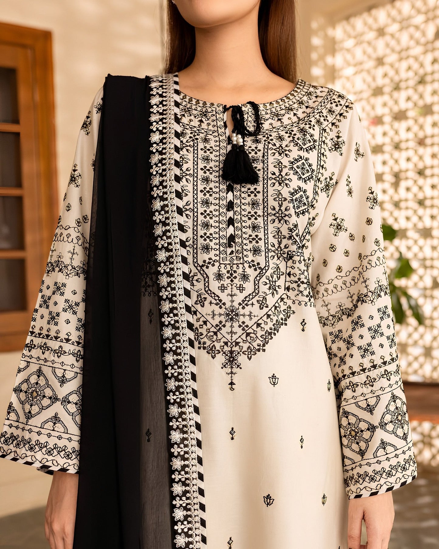 Zarish – Embroidered Lawn 3-Piece Set (Stitched)