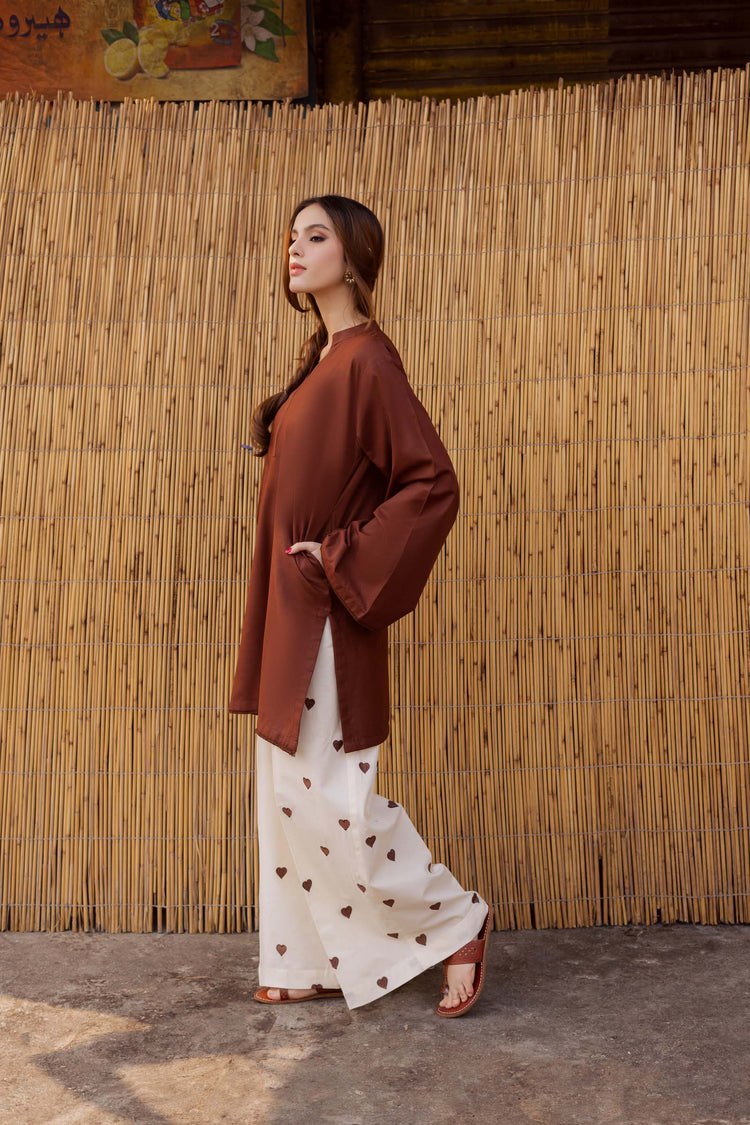 Playful Hearts – Solid Kurta with Printed Trousers